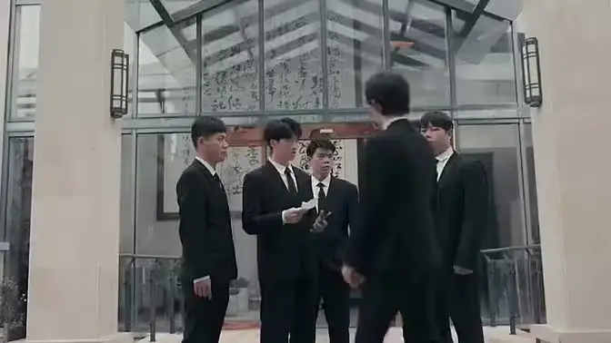 《末日游戏》：当世界崩塌，人性何去何从？生存还是毁灭，一场血与泪的末日求生！